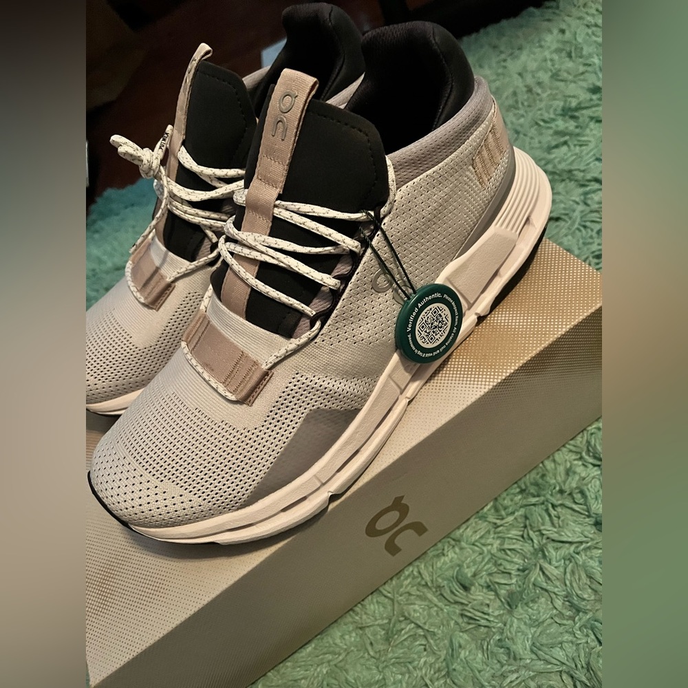 On cloudnova white sand. New Never worn. Size women's 9.5 men's 8